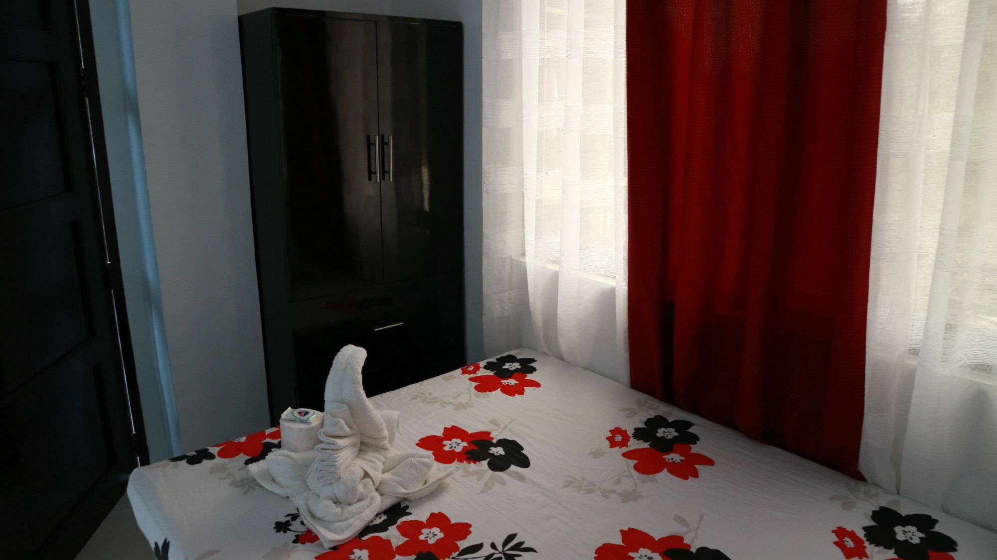 Chelle'S Apartelle - Inn El Nido Buitenkant foto
